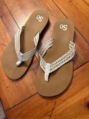 SIZE 11. SO Woven Strap Flip Flop Sandals in White. MUST BE BUNDLED